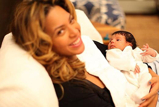 FIRST PHOTOS: Beyonce And Baby Blue Ivy Carter (PICTURES)